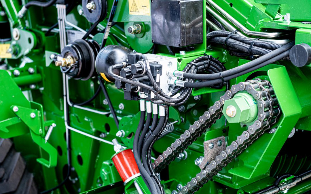 Elektryka w maszynach rolniczych – jak uniknąć spadków napięcia i zwiększyć wydajność | GĄSKA